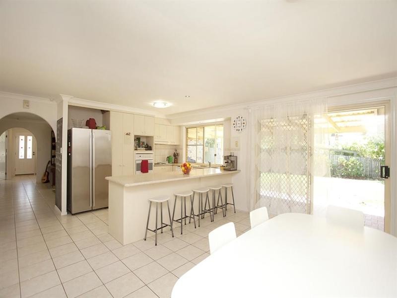 6 Snowbird Place, Wishart QLD 4122