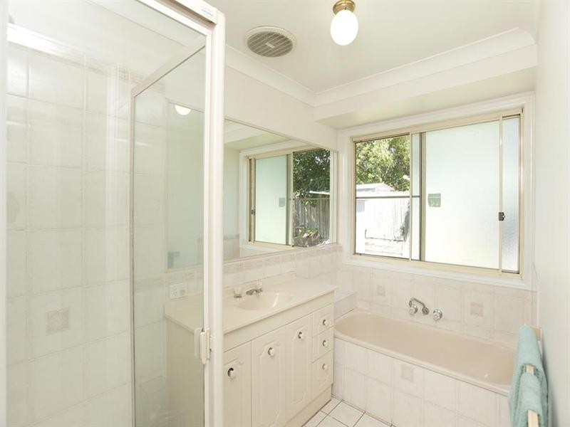 6 Snowbird Place, Wishart QLD 4122