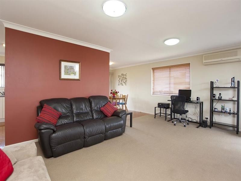 42 Tandanya Street, Mansfield QLD 4122