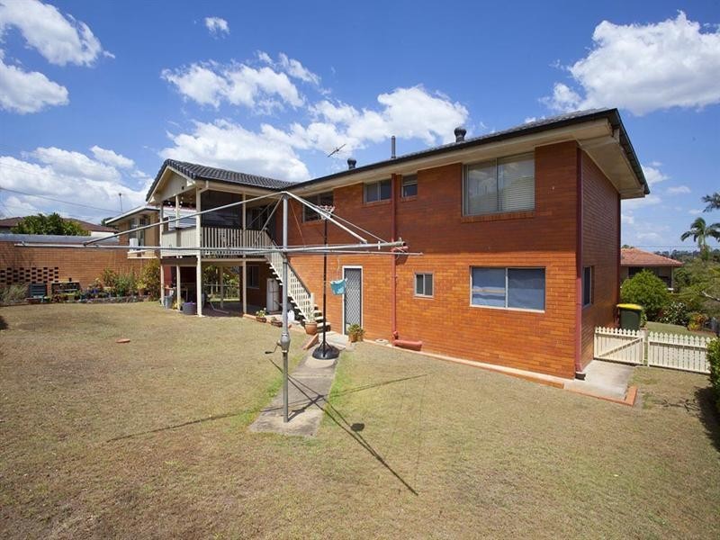 42 Tandanya Street, Mansfield QLD 4122