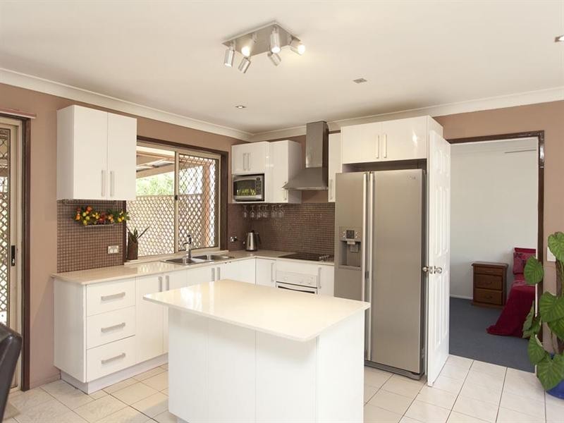 48 St Clair Crescent, Wishart QLD 4122