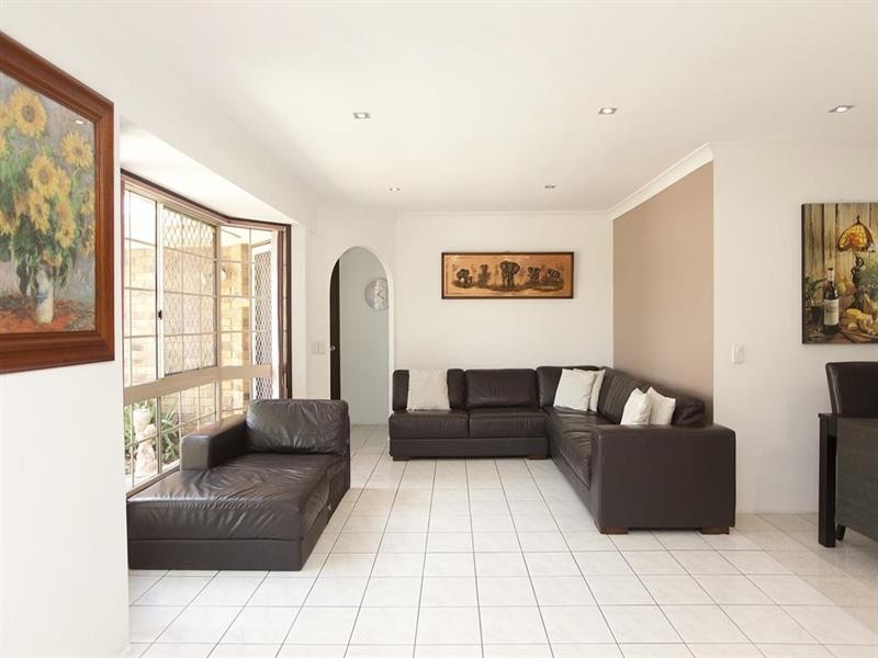 48 St Clair Crescent, Wishart QLD 4122