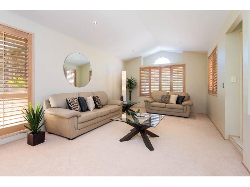 32 Windsor Place, Carindale QLD 4152