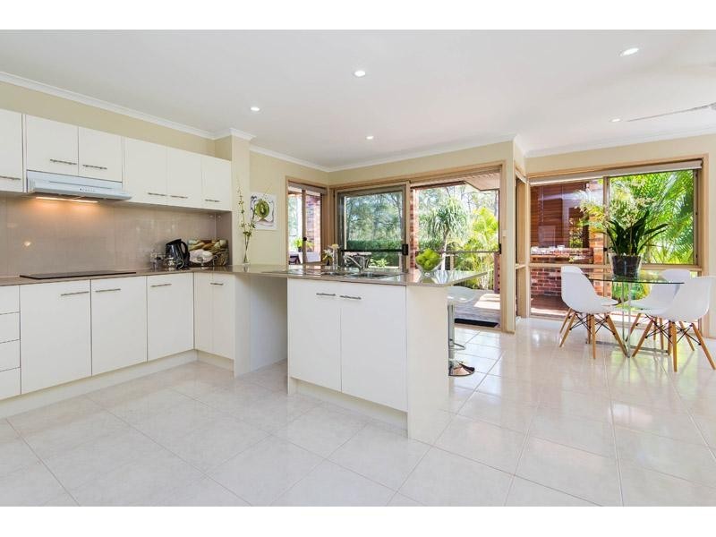 32 Windsor Place, Carindale QLD 4152