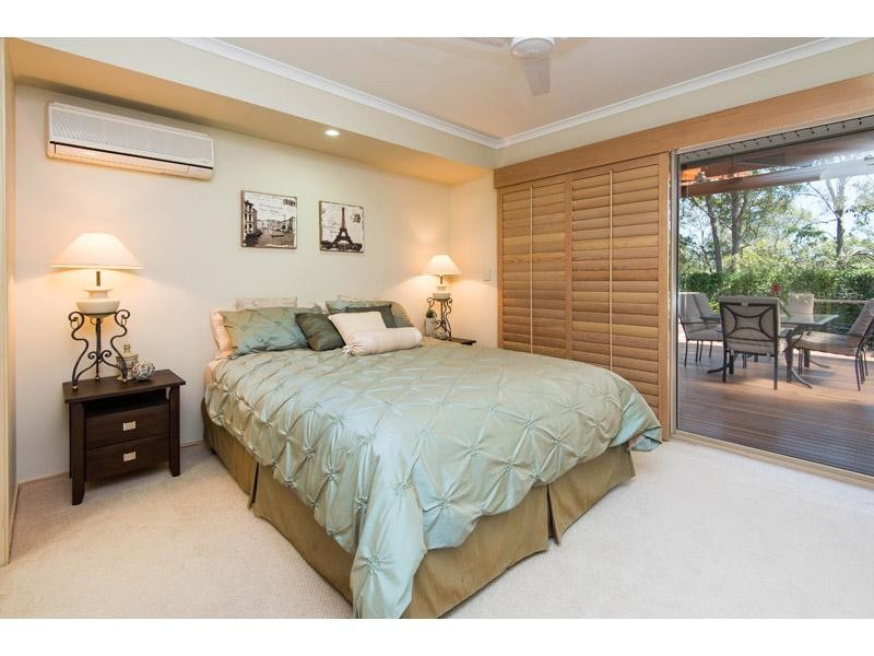 32 Windsor Place, Carindale QLD 4152