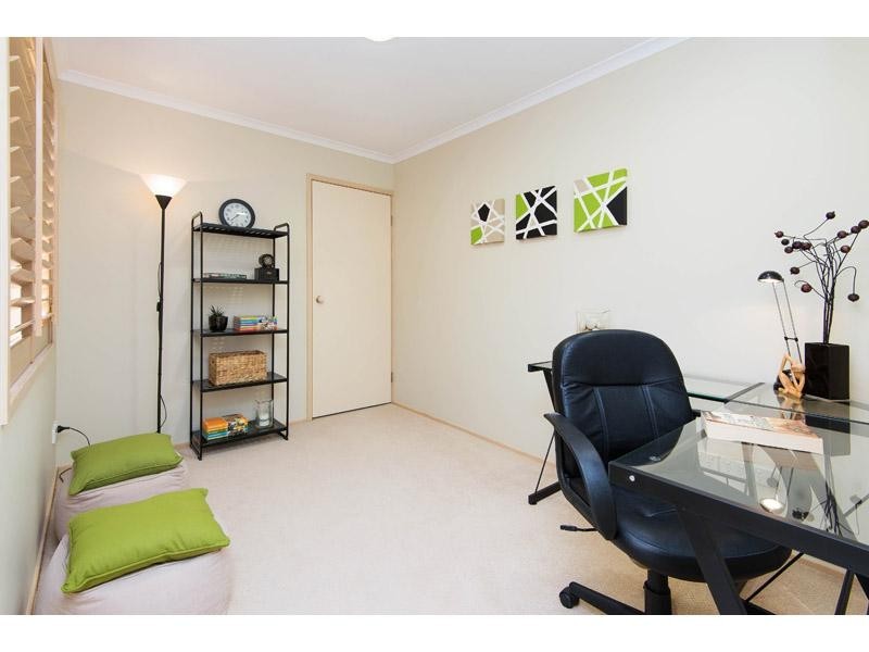 32 Windsor Place, Carindale QLD 4152