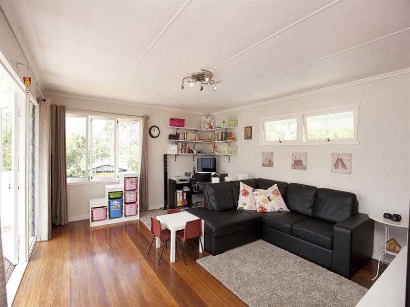 27 Dowrie Street, Upper Mount Gravatt QLD 4122