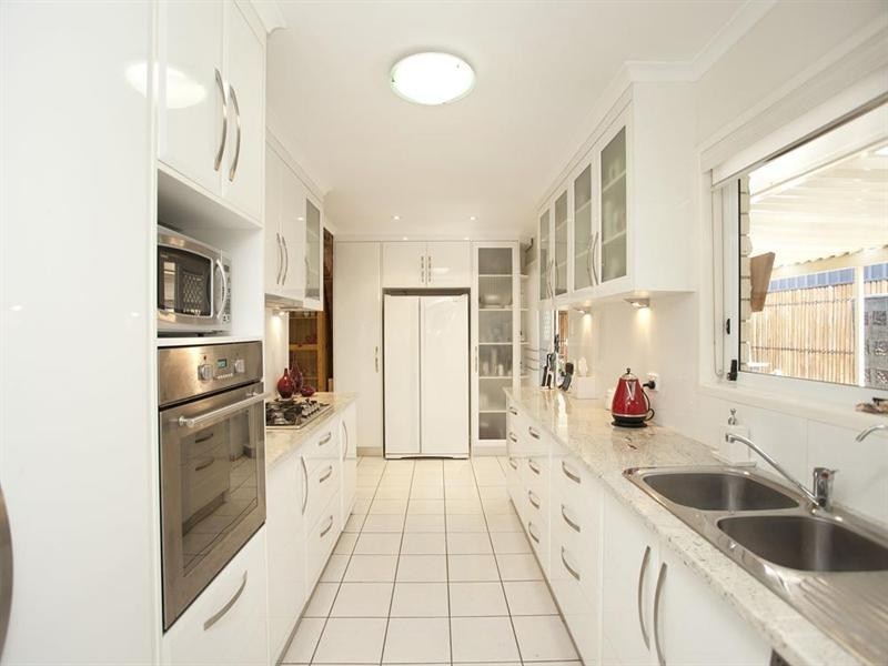 4 Curringa Street, Mansfield QLD 4122