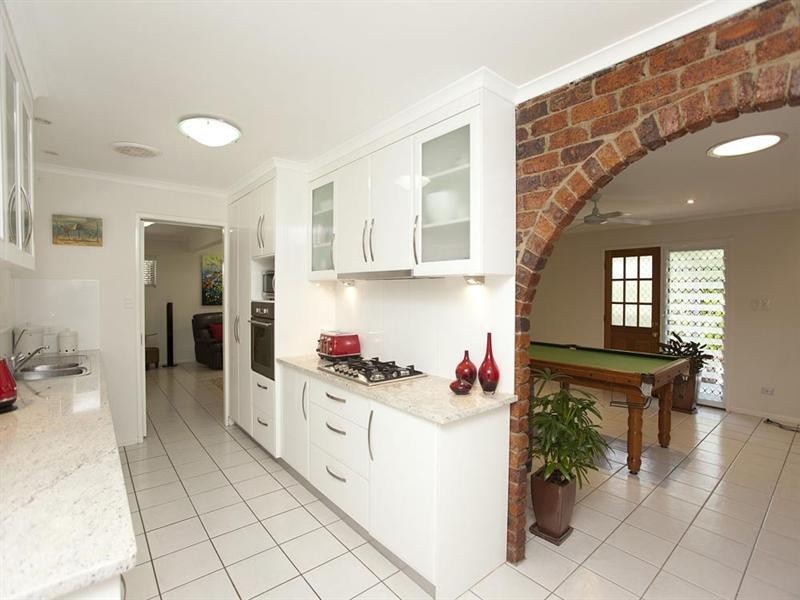 4 Curringa Street, Mansfield QLD 4122