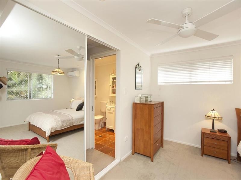 4 Curringa Street, Mansfield QLD 4122