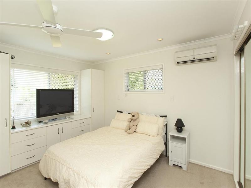 4 Curringa Street, Mansfield QLD 4122