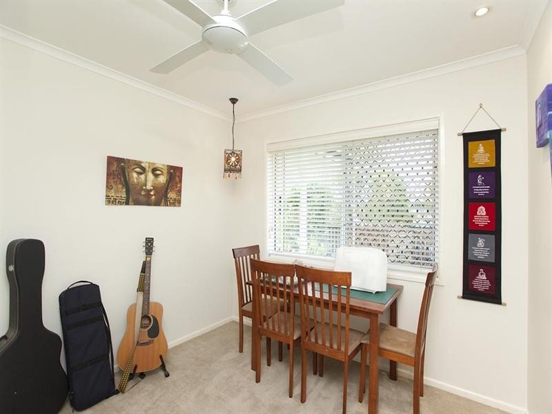 4 Curringa Street, Mansfield QLD 4122