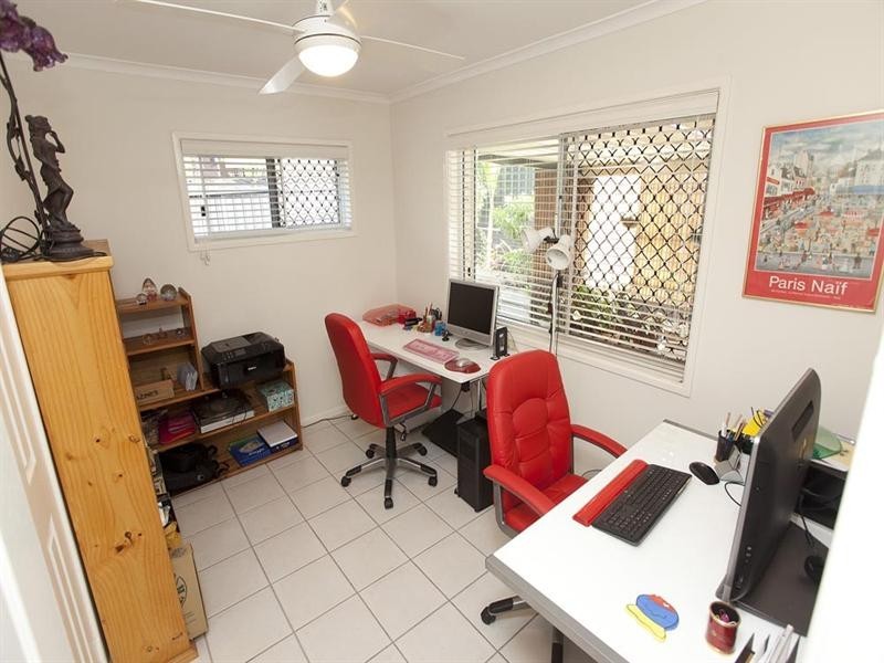 4 Curringa Street, Mansfield QLD 4122