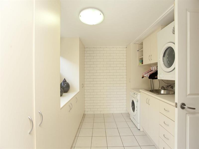 4 Curringa Street, Mansfield QLD 4122