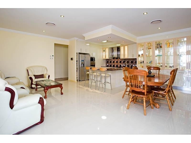 14 Denver Grove, Regents Park QLD 4118