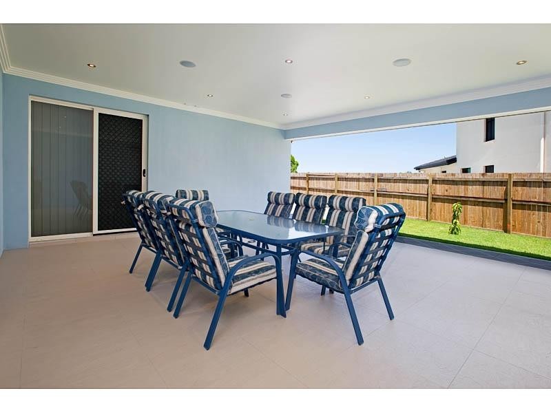 14 Denver Grove, Regents Park QLD 4118