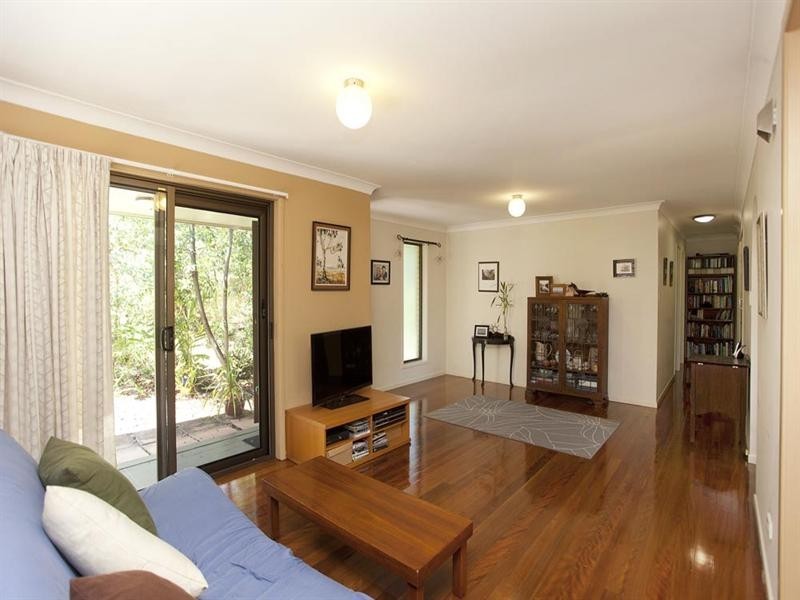 25 Hector Road, Holland Park QLD 4121