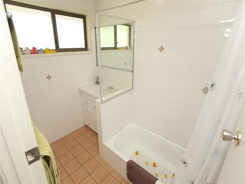 25 Hector Road, Holland Park QLD 4121