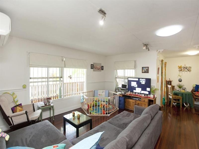 14 Biplex Street, Mansfield QLD 4122