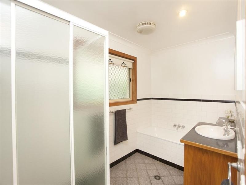 40 Montreal Street, Wishart QLD 4122