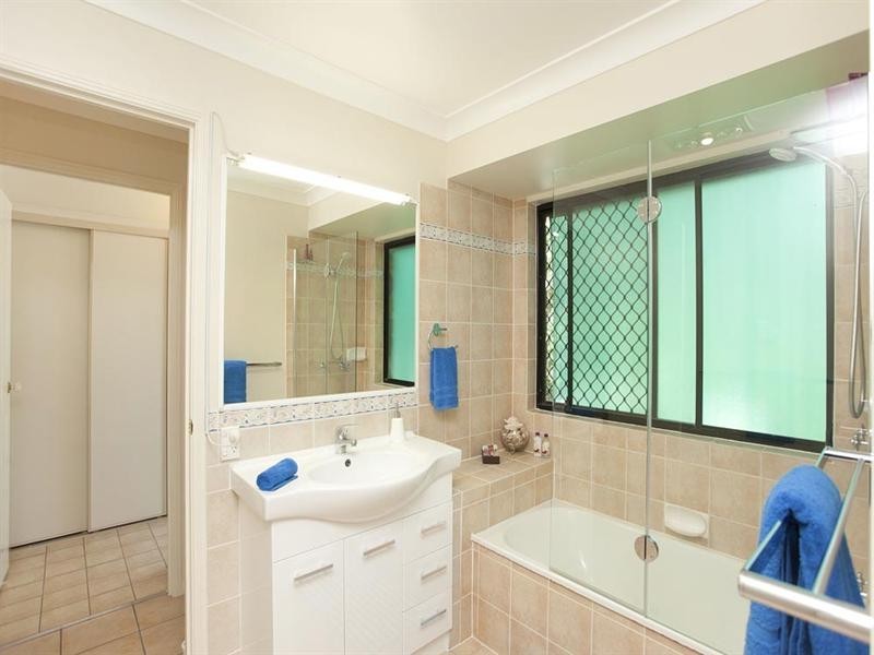 39 Mansfield Place, Mansfield QLD 4122