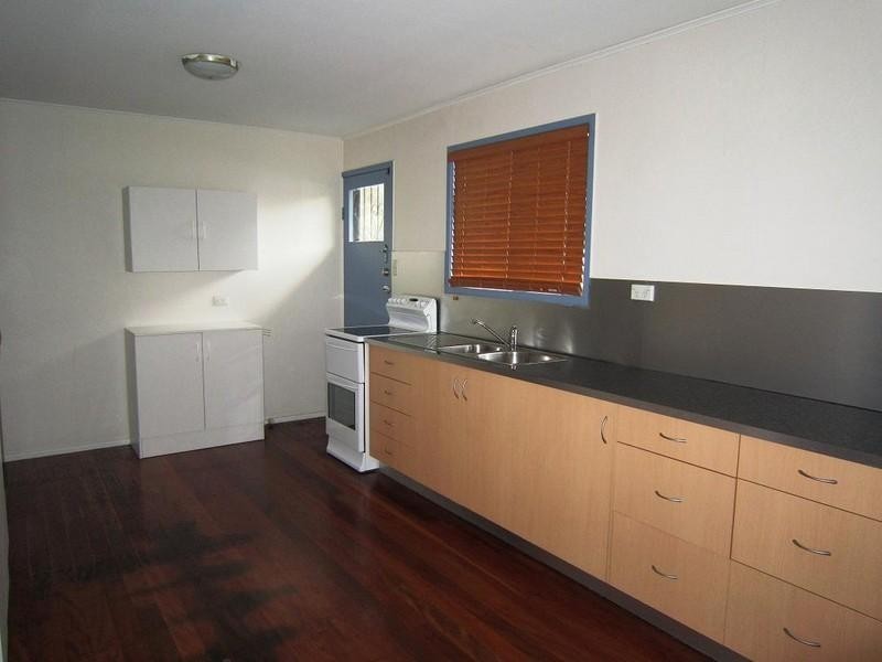 64 Dobbs Street, Holland Park West QLD 4121