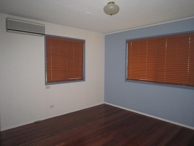 64 Dobbs Street, Holland Park West QLD 4121