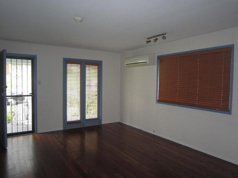 64 Dobbs Street, Holland Park West QLD 4121