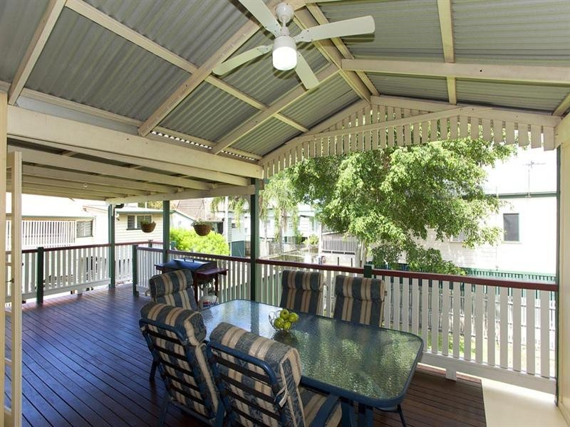 2 Flower Street, Woolloongabba QLD 4102