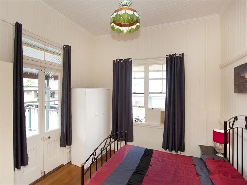 2 Flower Street, Woolloongabba QLD 4102