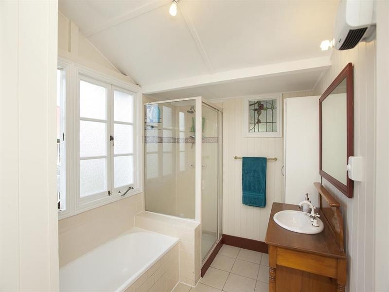 2 Flower Street, Woolloongabba QLD 4102