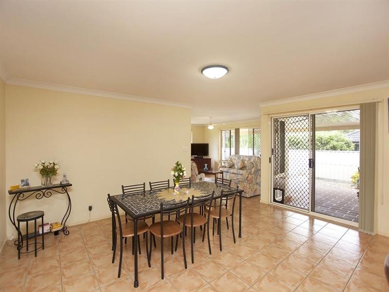 27 St Andrew Place, Wishart QLD 4122