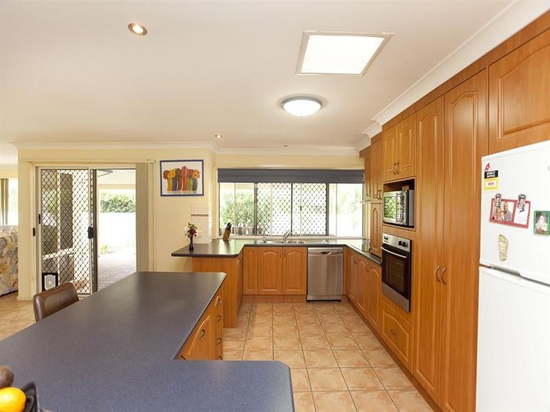 27 St Andrew Place, Wishart QLD 4122