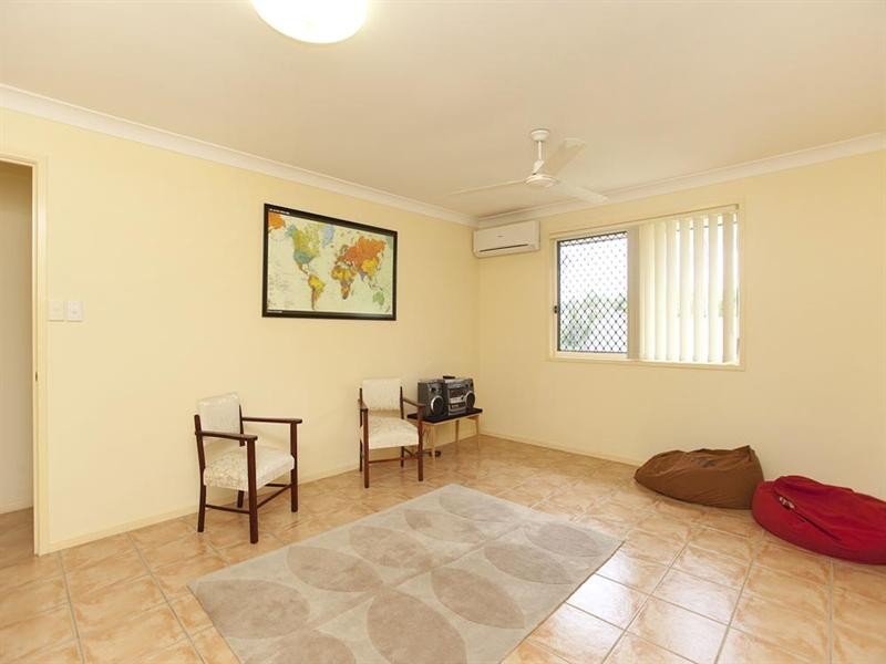 27 St Andrew Place, Wishart QLD 4122