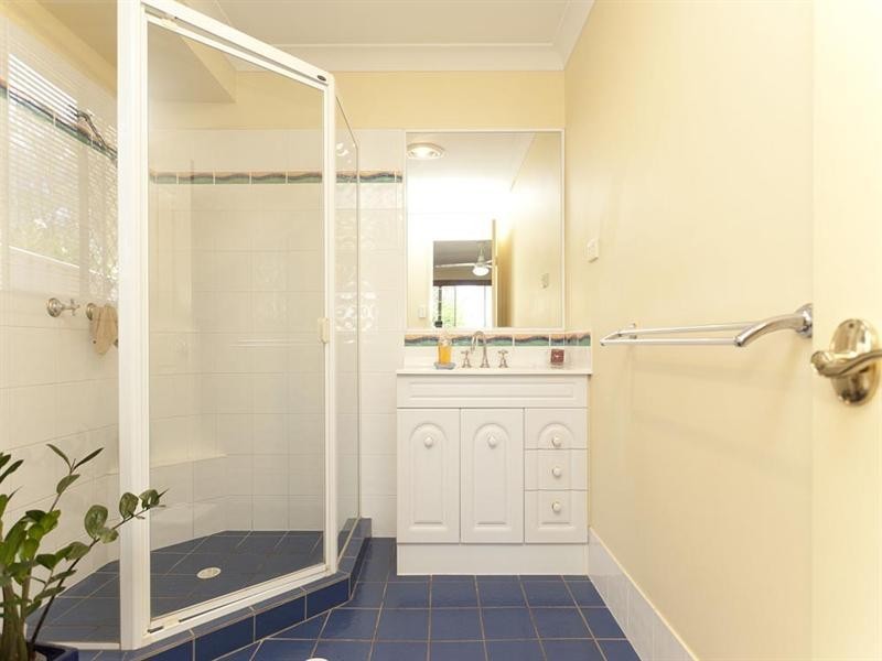 27 St Andrew Place, Wishart QLD 4122