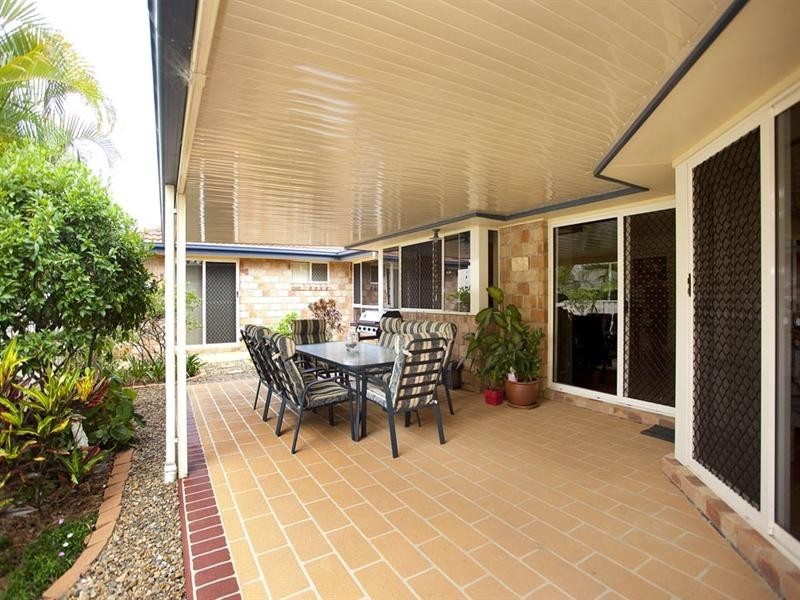 27 St Andrew Place, Wishart QLD 4122