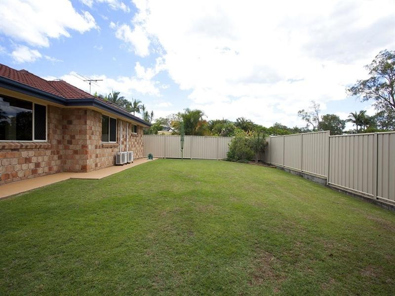 27 St Andrew Place, Wishart QLD 4122