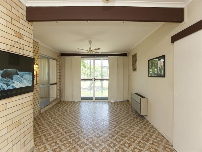 9 Iberis Street, Macgregor QLD 4109