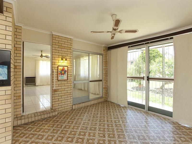 9 Iberis Street, Macgregor QLD 4109