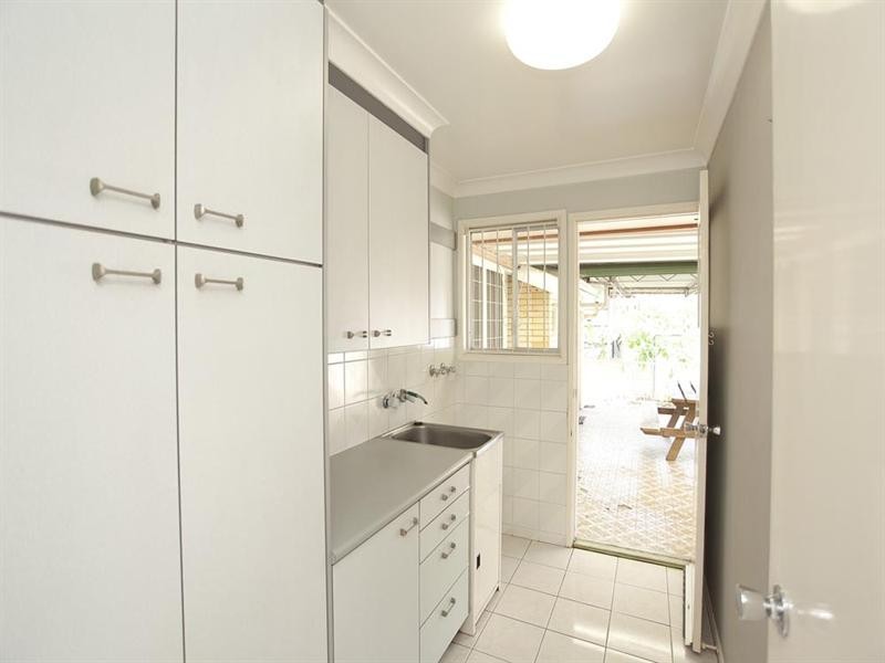 9 Iberis Street, Macgregor QLD 4109