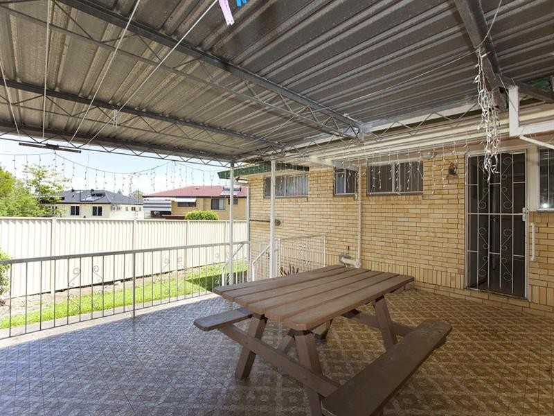 9 Iberis Street, Macgregor QLD 4109