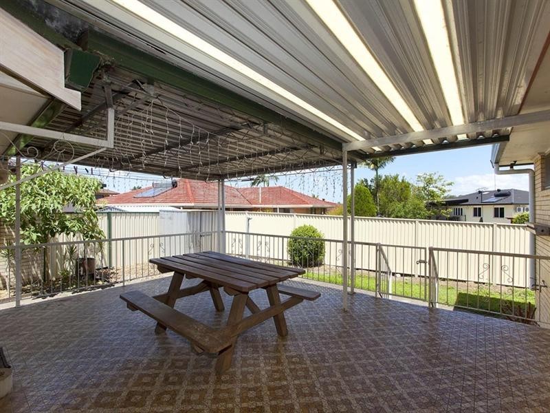 9 Iberis Street, Macgregor QLD 4109