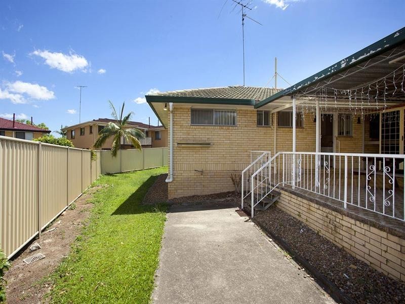 9 Iberis Street, Macgregor QLD 4109