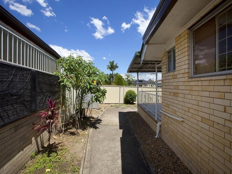 9 Iberis Street, Macgregor QLD 4109