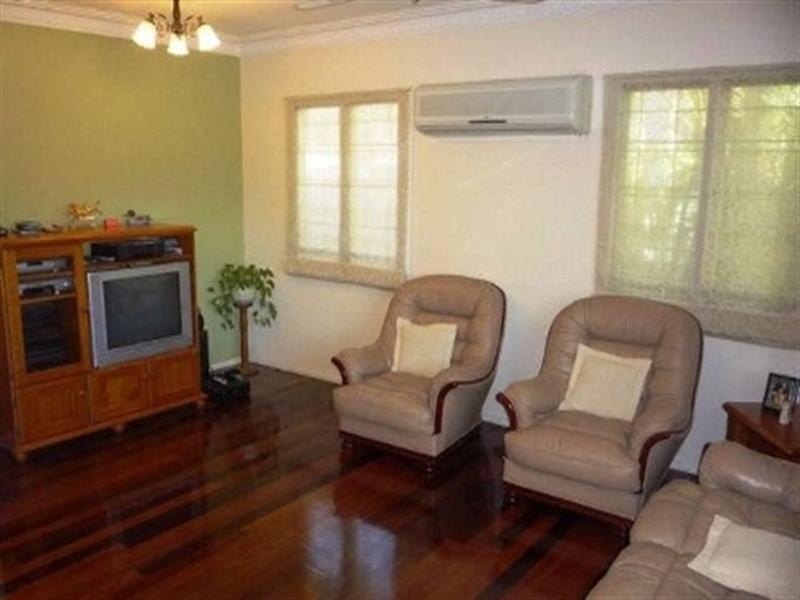 102 Marshall Road, Holland Park QLD 4121