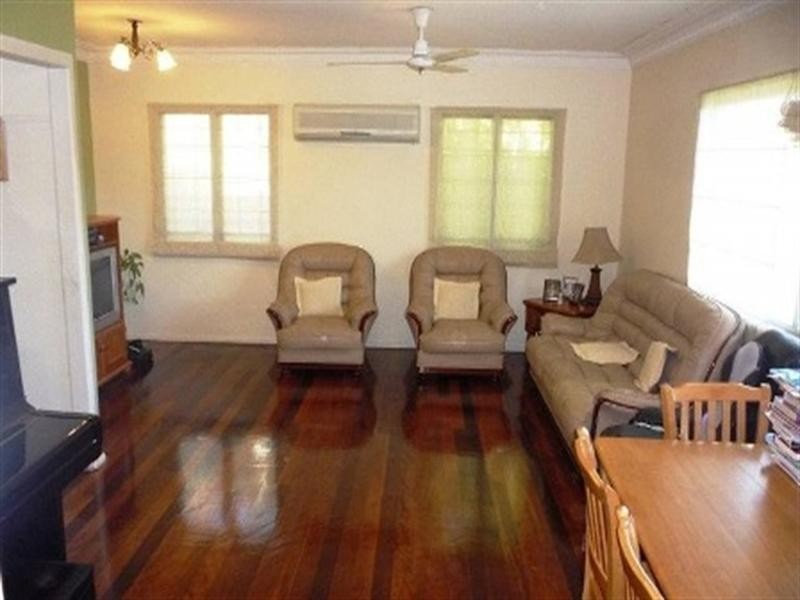 102 Marshall Road, Holland Park QLD 4121