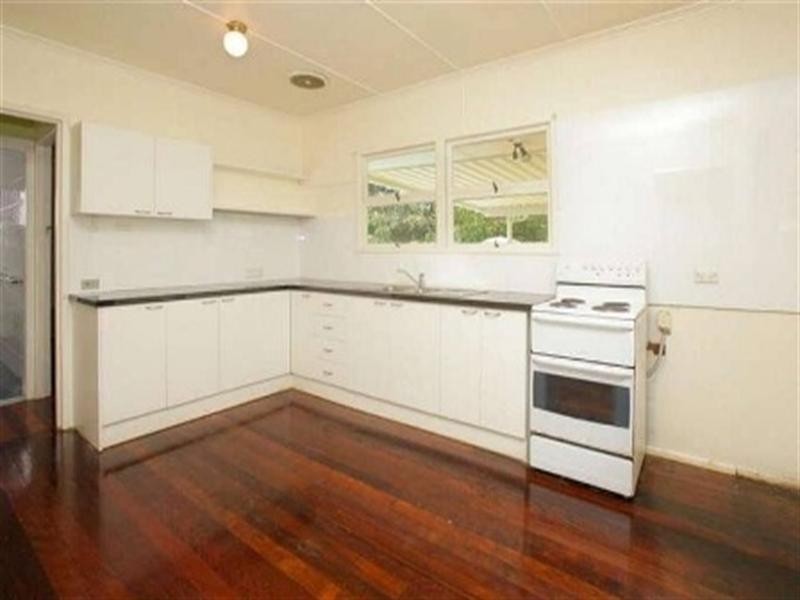 102 Marshall Road, Holland Park QLD 4121