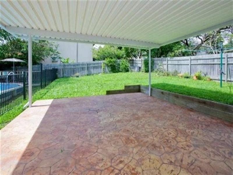 102 Marshall Road, Holland Park QLD 4121