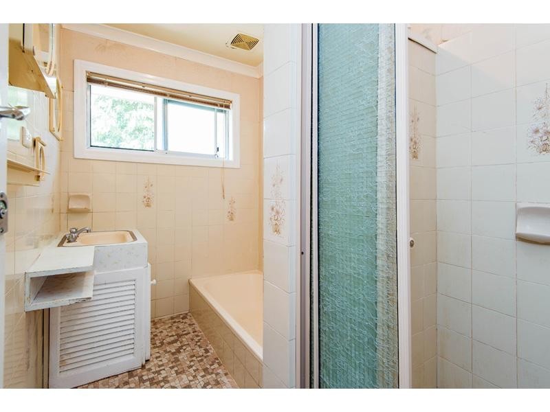 42 Chauvin Street, Robertson QLD 4109