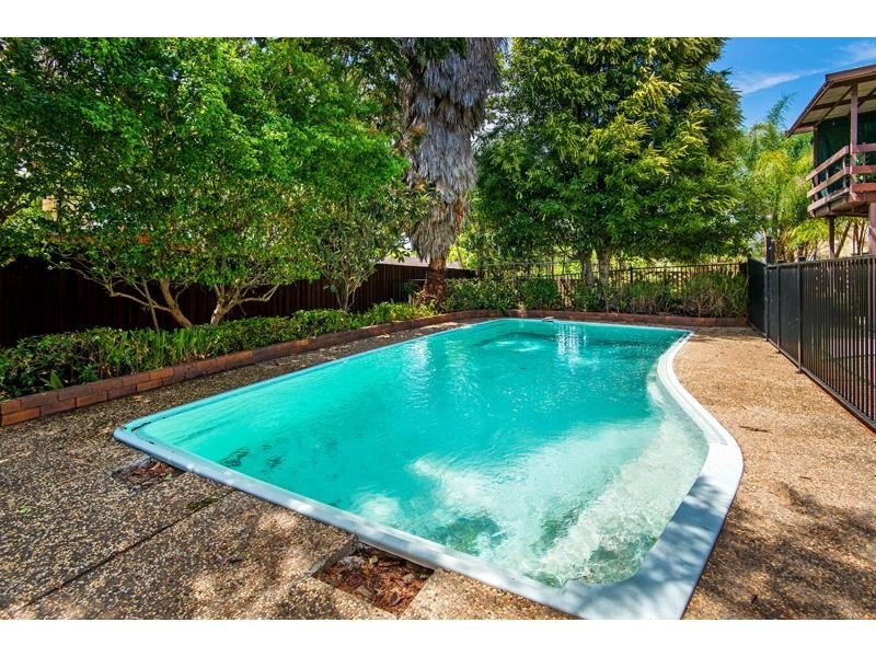 42 Chauvin Street, Robertson QLD 4109